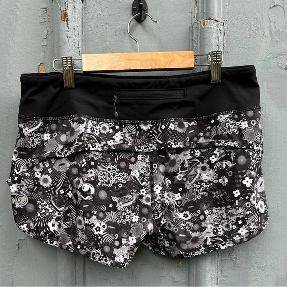 Lululemon Chase Me Short *SW 2017 Seawheeze - WBCO / BLK, size 6 - Picture 7 of 11